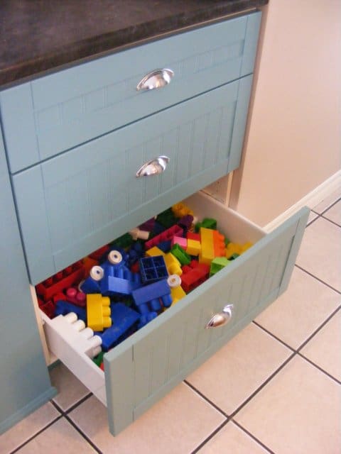 Kitchen-Cabinets-with-drawer-lego
