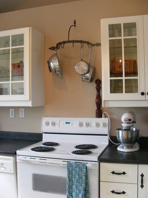 kitchen-appliances-stovetop