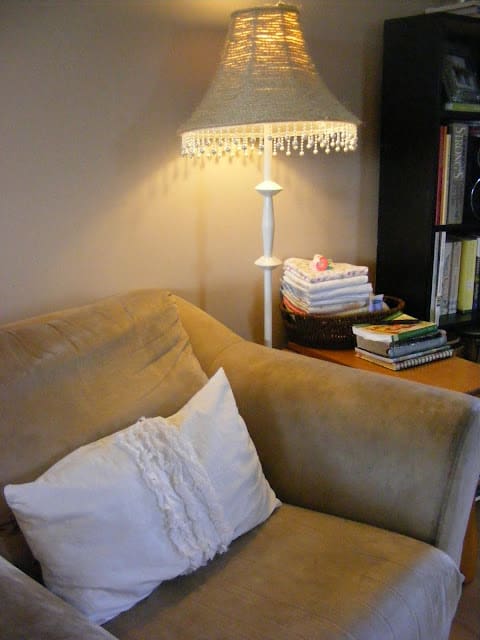 nursing-corner-with-lamp