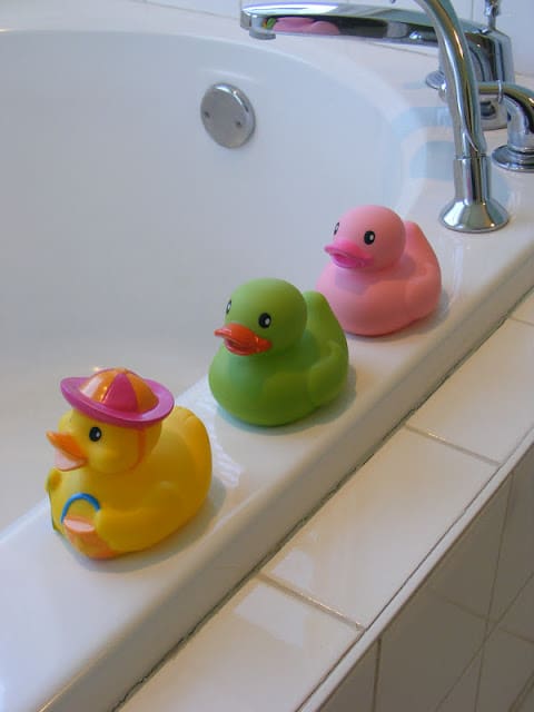 rubber-duckies-near-bathtub