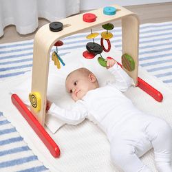 baby-gym-and-playmat-with-baby-playing