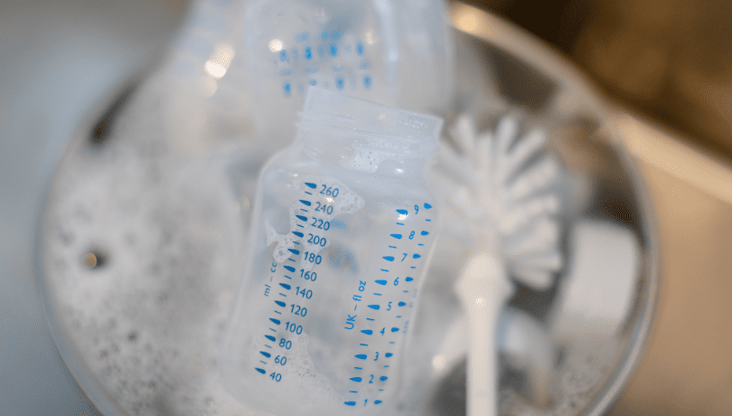 washing-baby-bottles-and-nipples