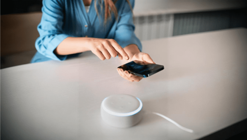 amazon-echo-and-a-smartphone